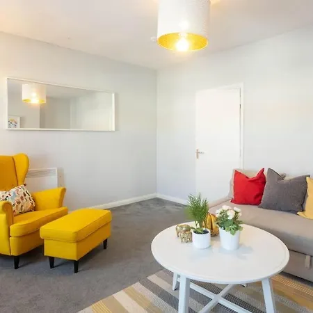 Sofa Bed / Wi-fi / / Long Term Discounts Apartment *